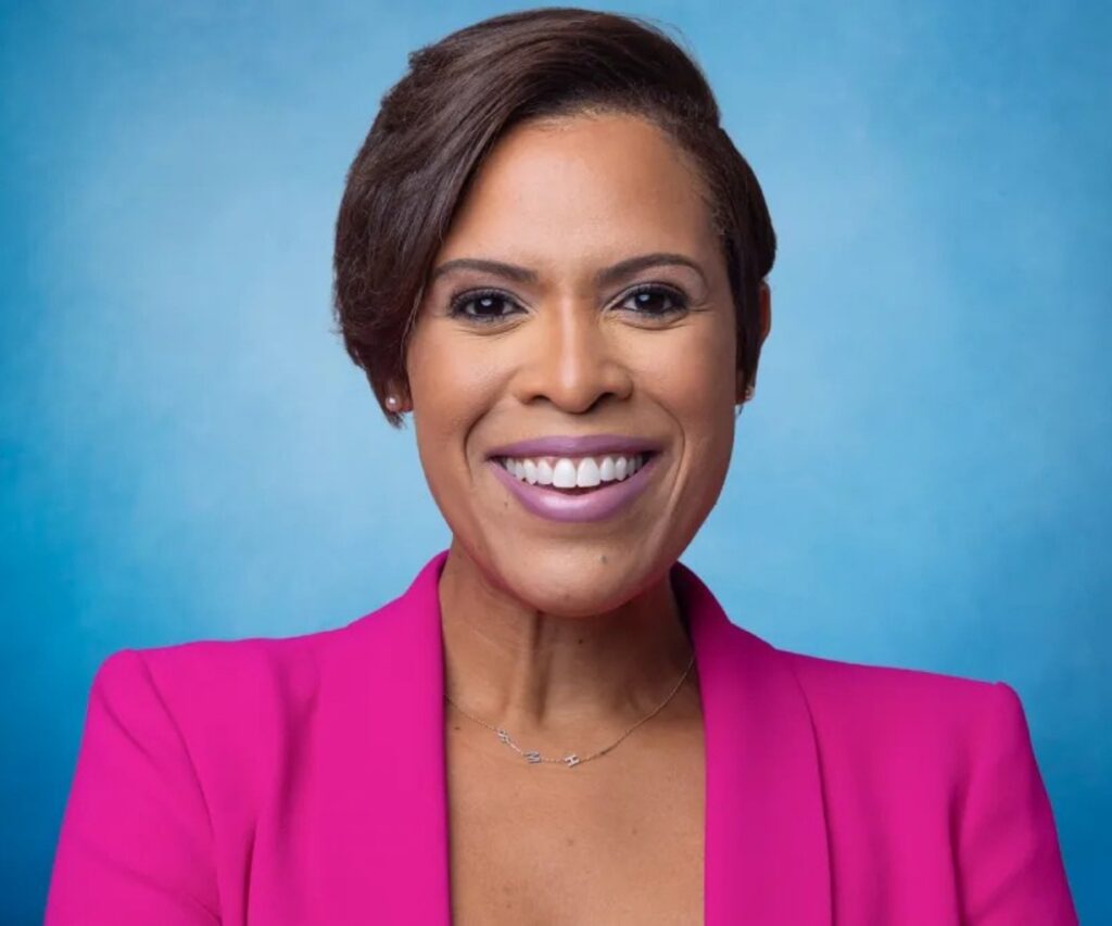 Laura Harris Headshot
